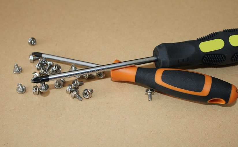 Lodówka przestaje działać, a pralka cieknie – czy naprawiać czy kupić nowy sprzęt?